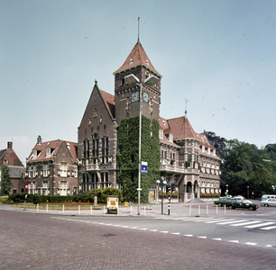 852401 Gezicht op het raadhuis (Het Rond 1) te Zeist.